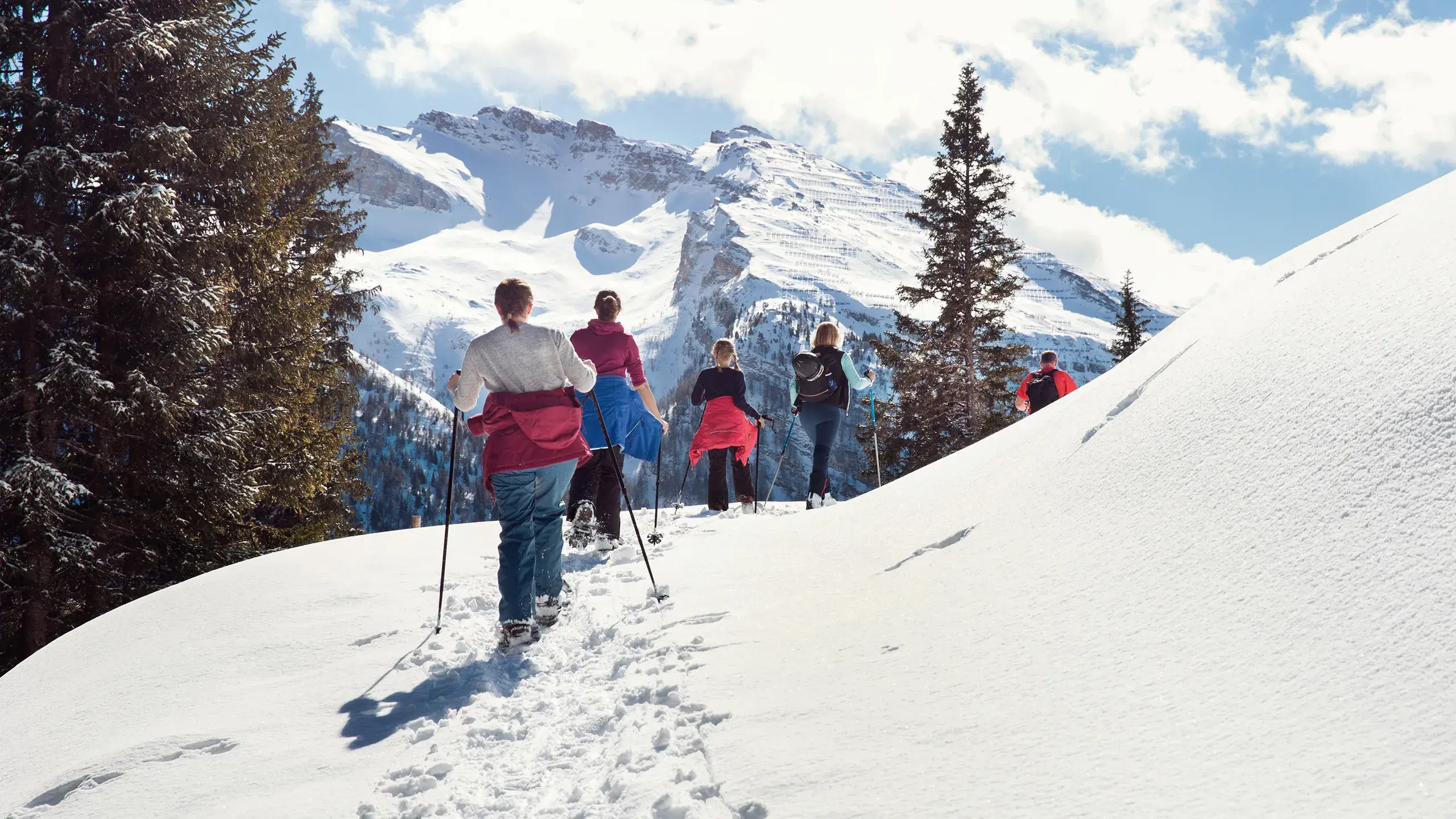 Randonnée à raquettes en famille - Investir en Savoie et Haute-Savoie