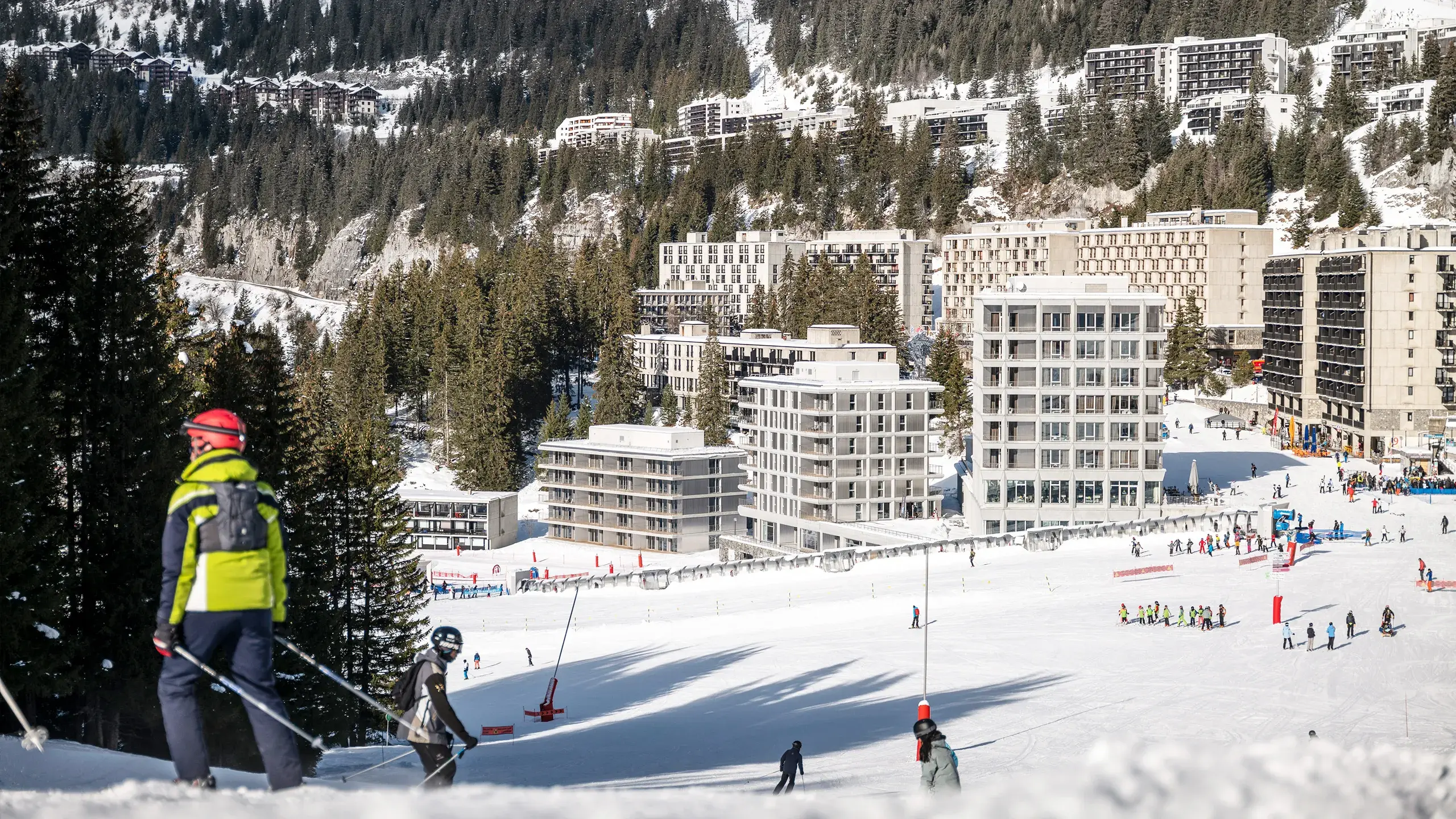 Vue extérieure depuis les pistes de l'hôtel & Résidence Alhéna à Flaine
