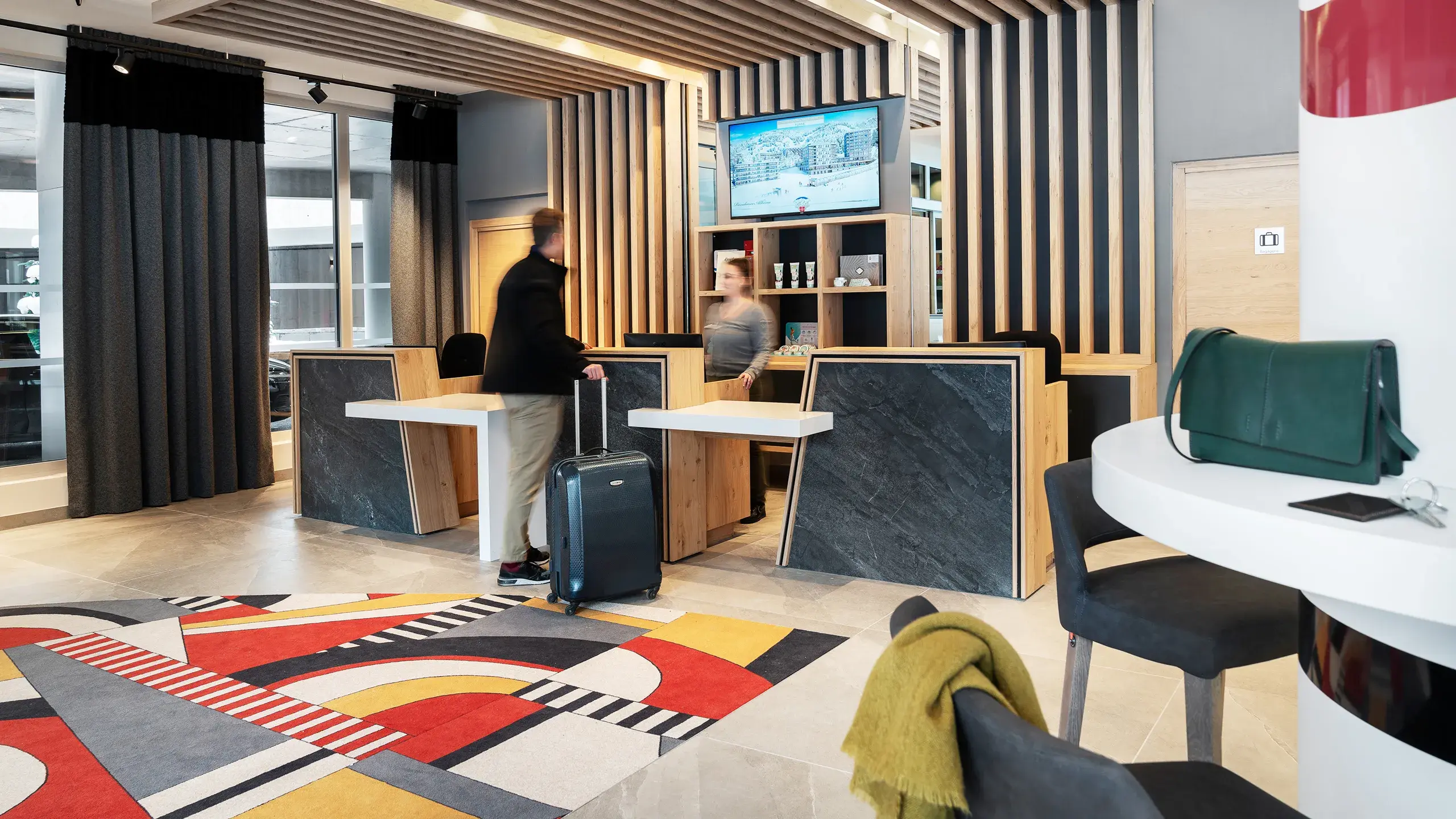 Réception de l'hôtel & résidence Alhéna à Flaine