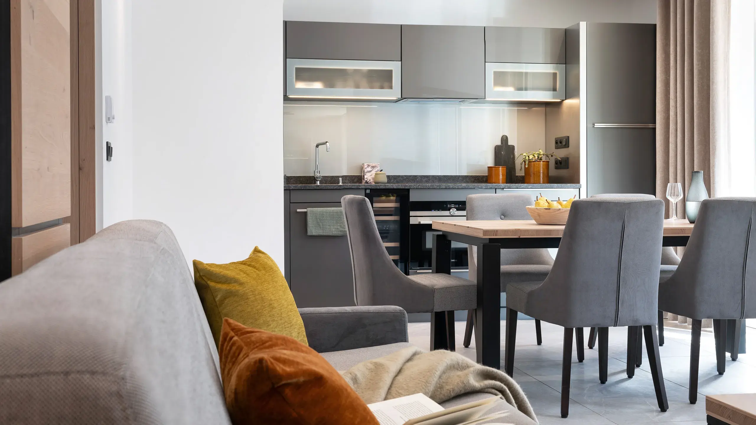 Pièce à vivre d'un appartement à vendre dans la résidence Alhéna située à Flaine Forum