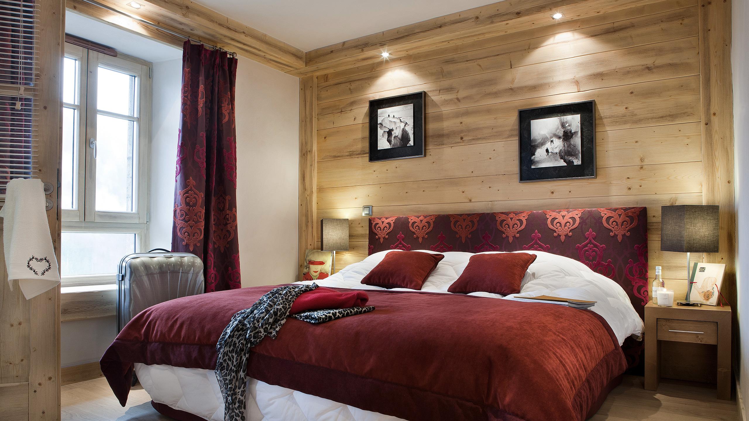 Chambre parentale dans un appartement de la résidence Chalets Bérénice à Samoëns
