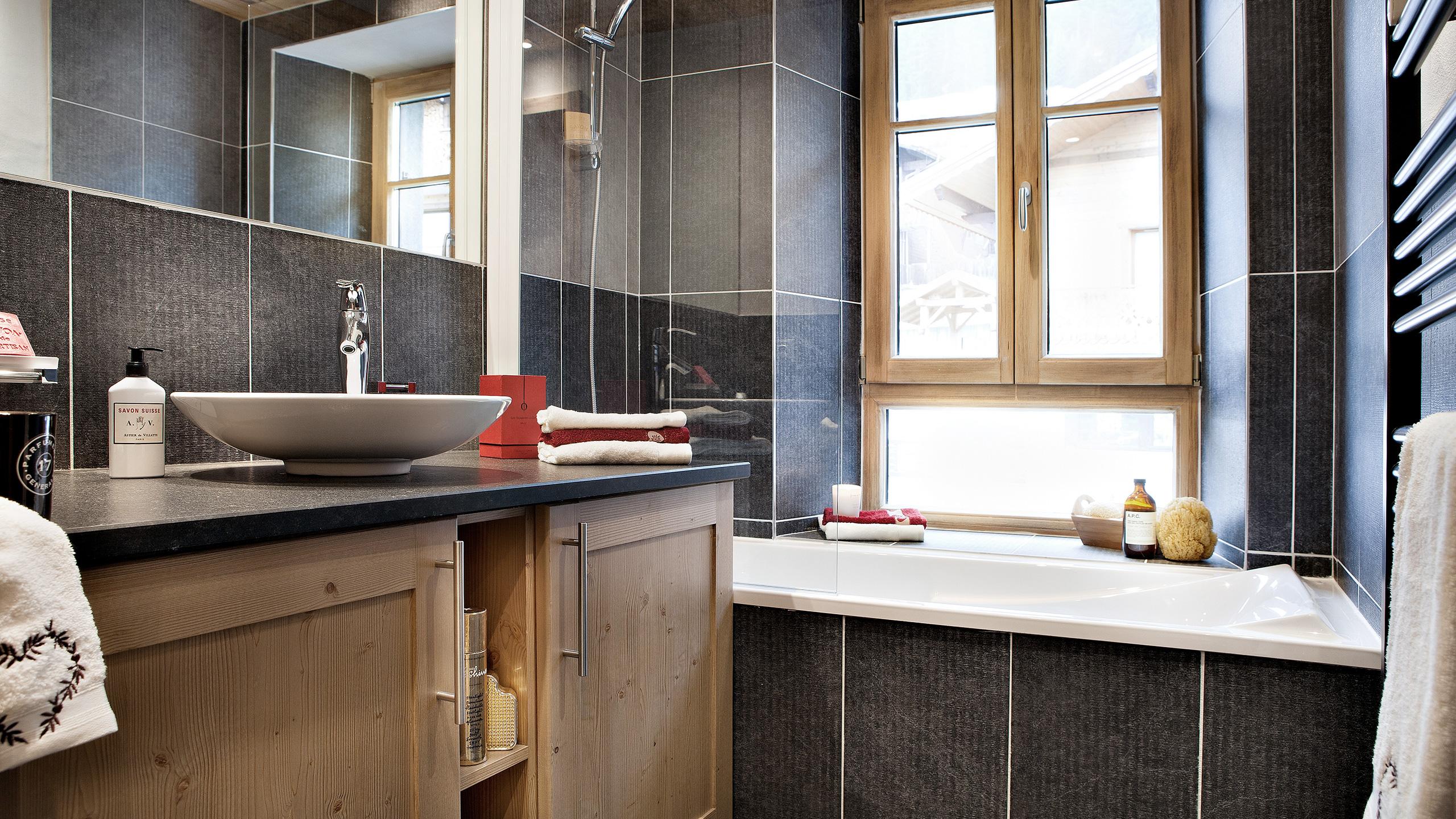Salle de bains dans un appartement à vendre à Samoëns