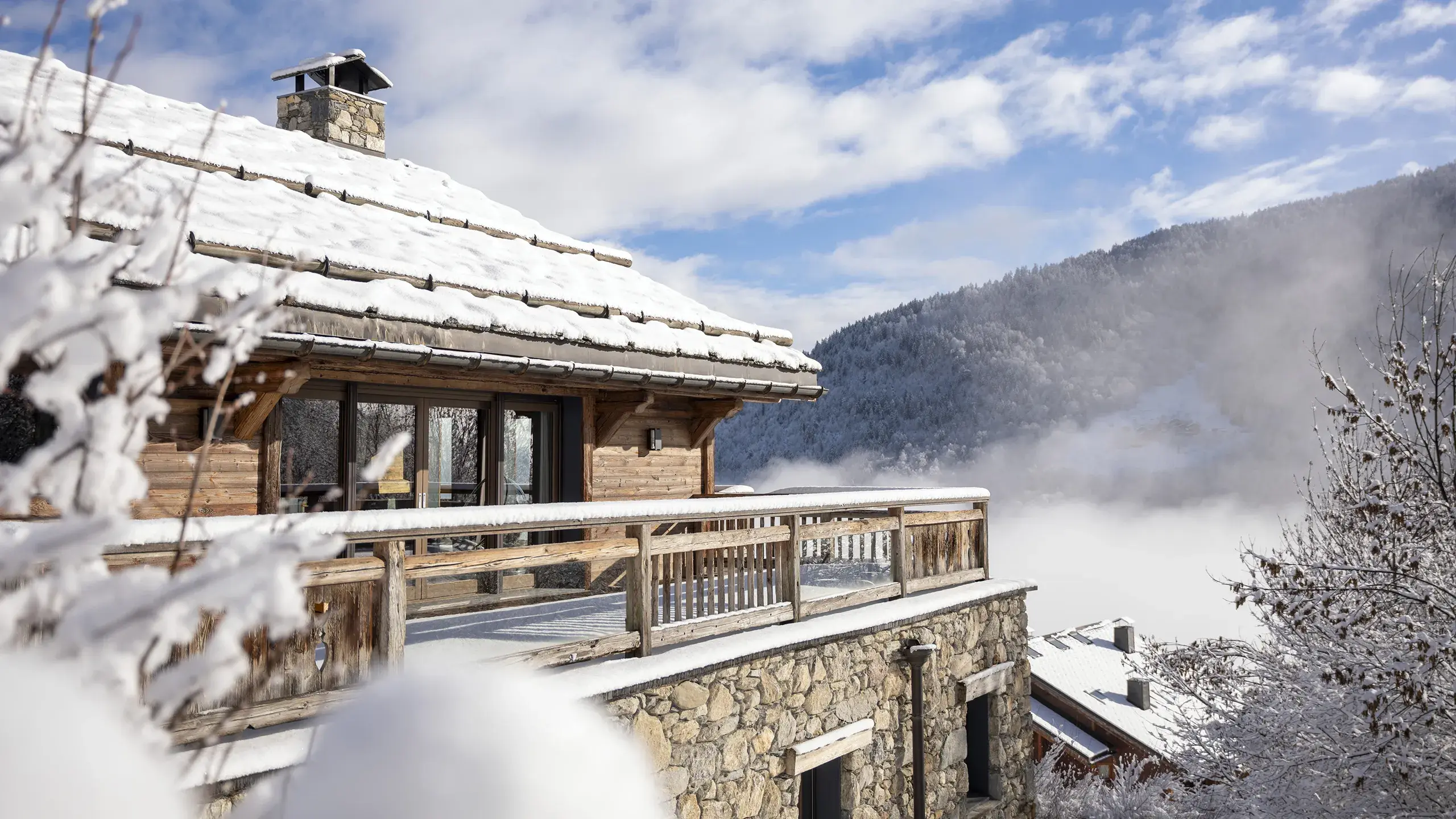 Chalet Apsara à Méribel, vue extérieure et enneigée du chalet de prestige