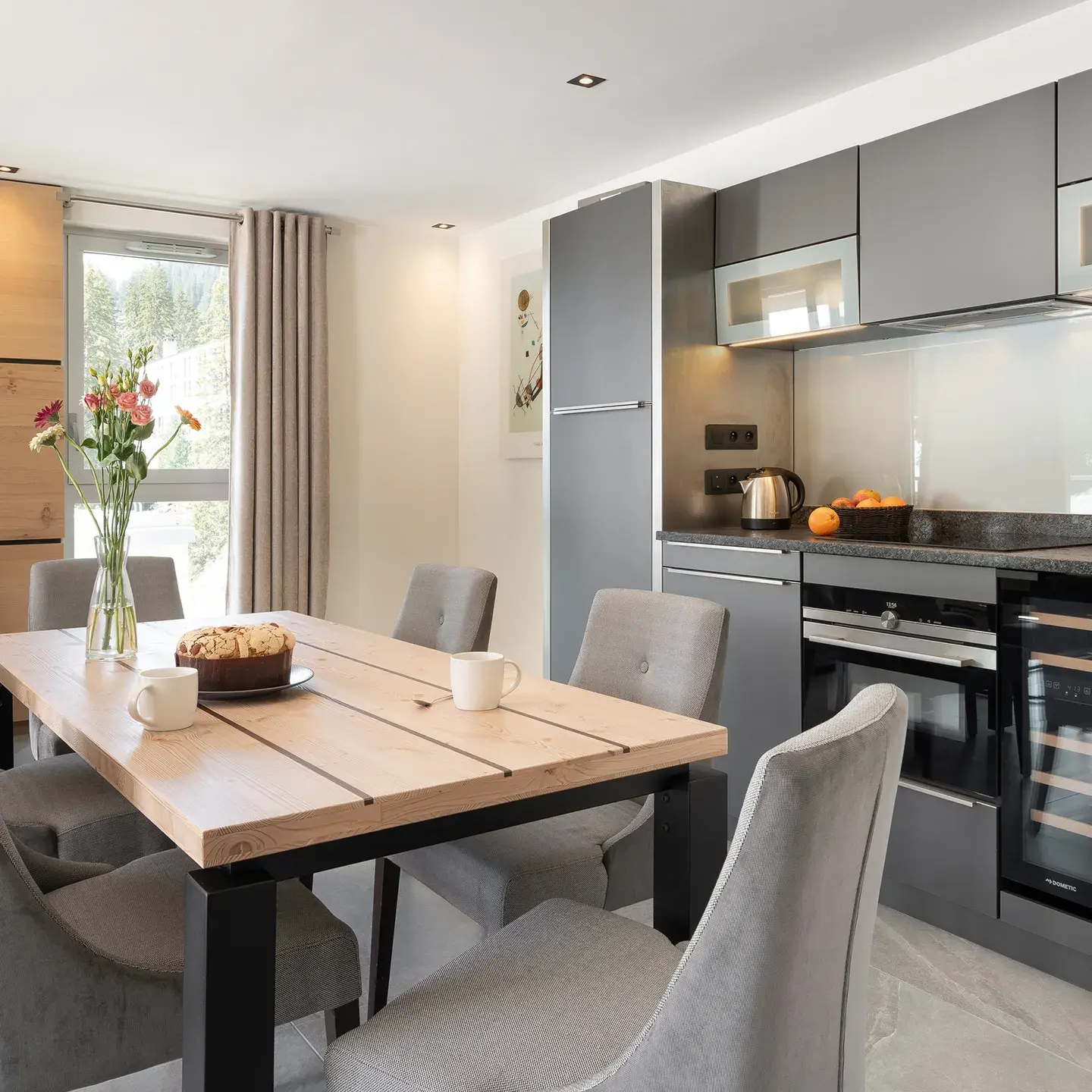 Cuisine et salle à manger d'un appartement de la résidence Alhéna à Flaine