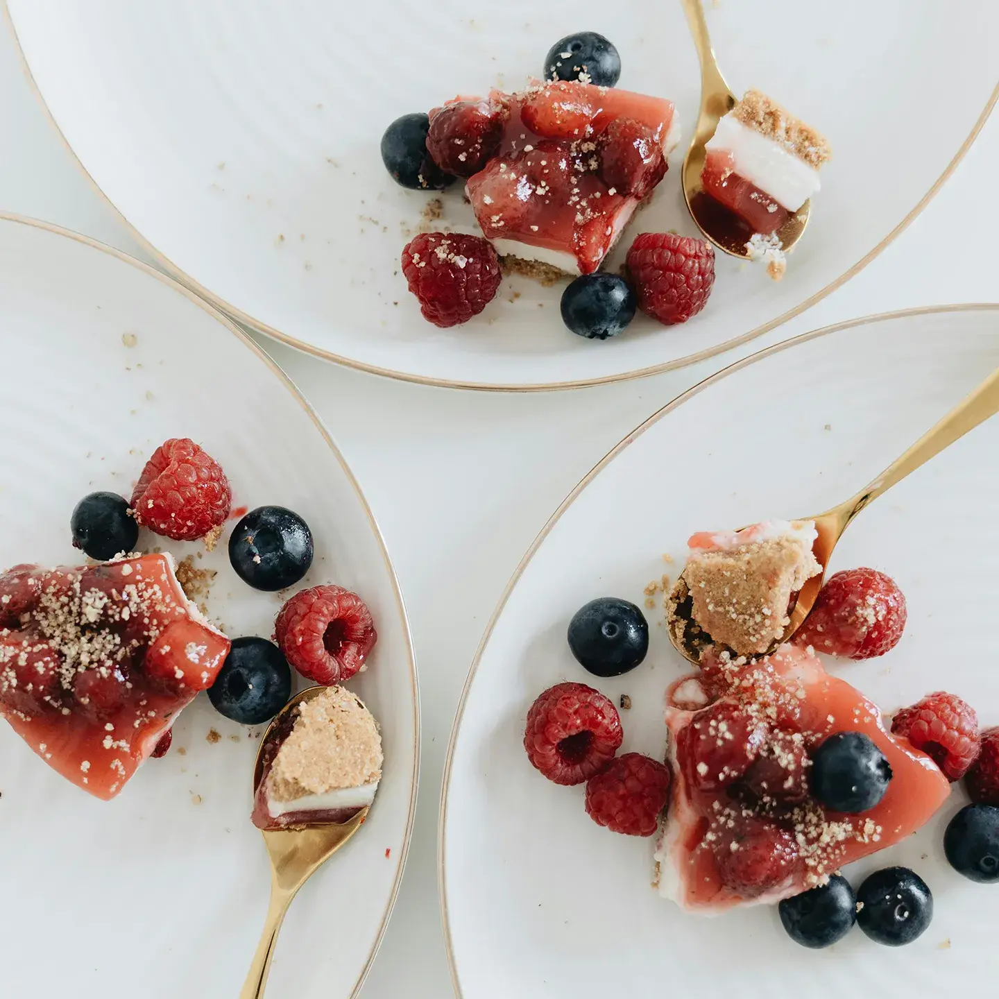 Dessert gastronomique finement dressé dans un restaurant étoilé