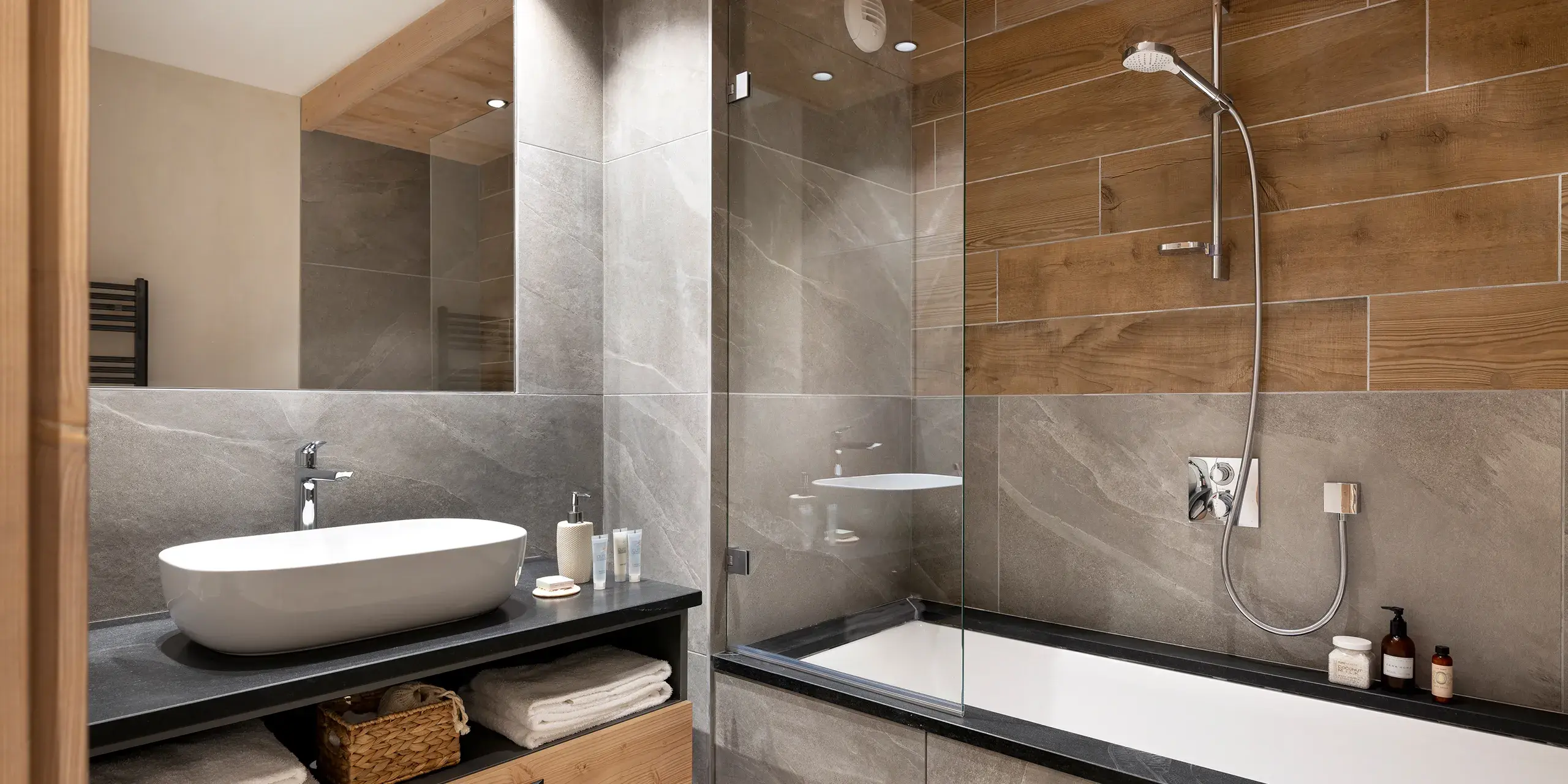 Salle de bains dans un appartement à vendre au Hameau de l'Ours à Manigod La Croix Fry 