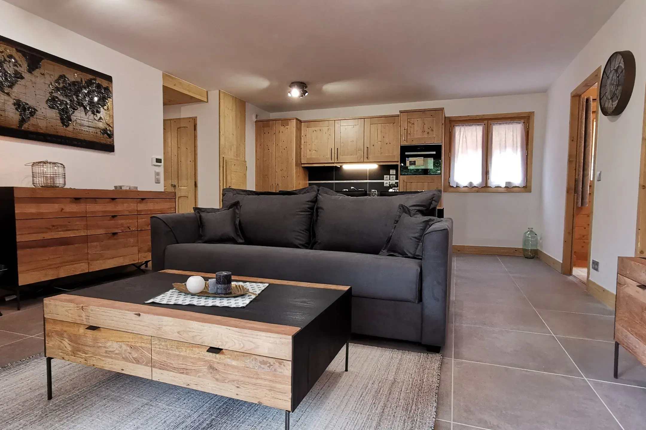 Salon d'un appartement à vendre aux Carroz 