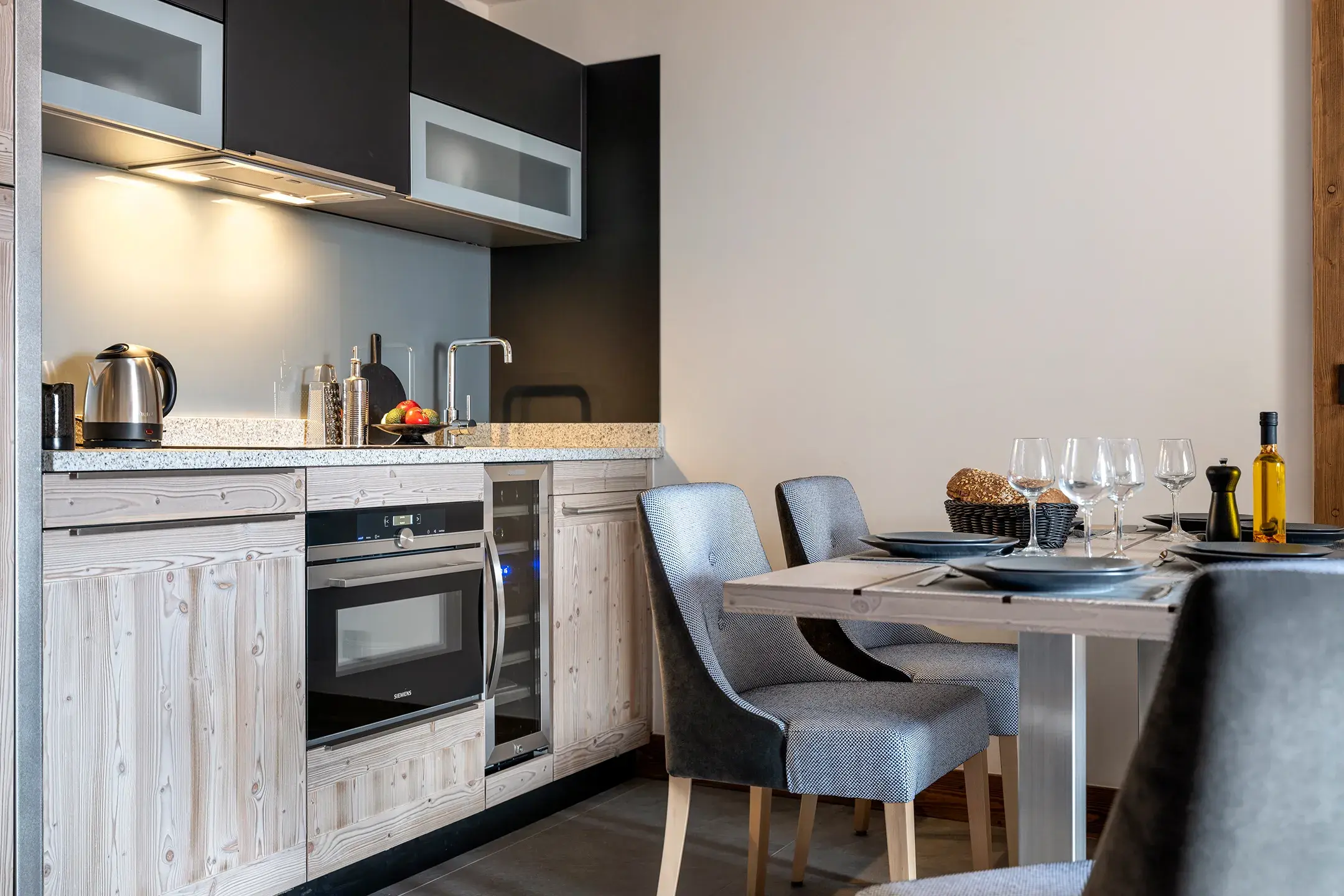 Cuisine d'un appartement à vendre aux Contamines Montjoie dans la résidence Chalets Láska