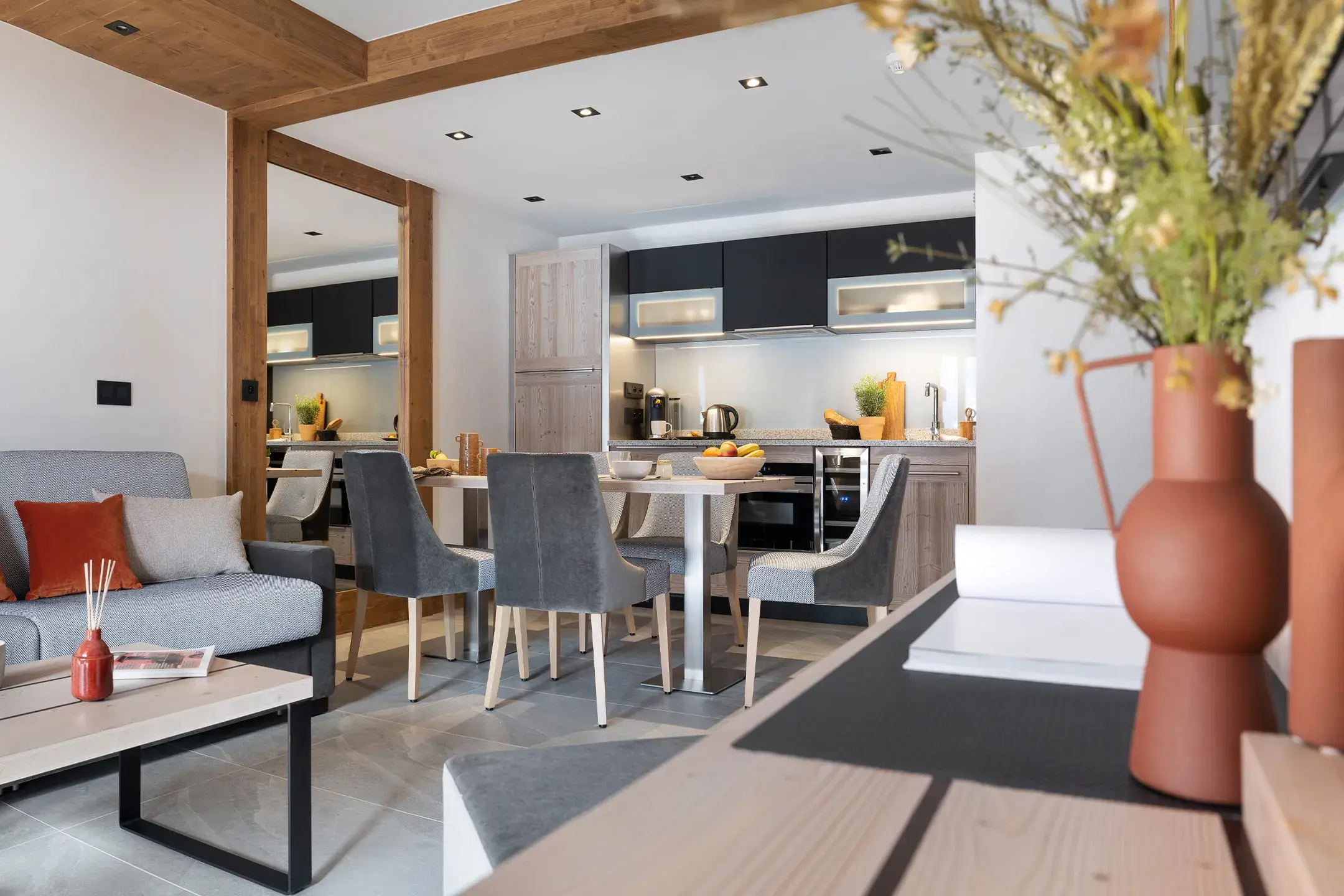 Pièce de vie dans un appartement des Chalets Láska aux Contamines-Montjoie