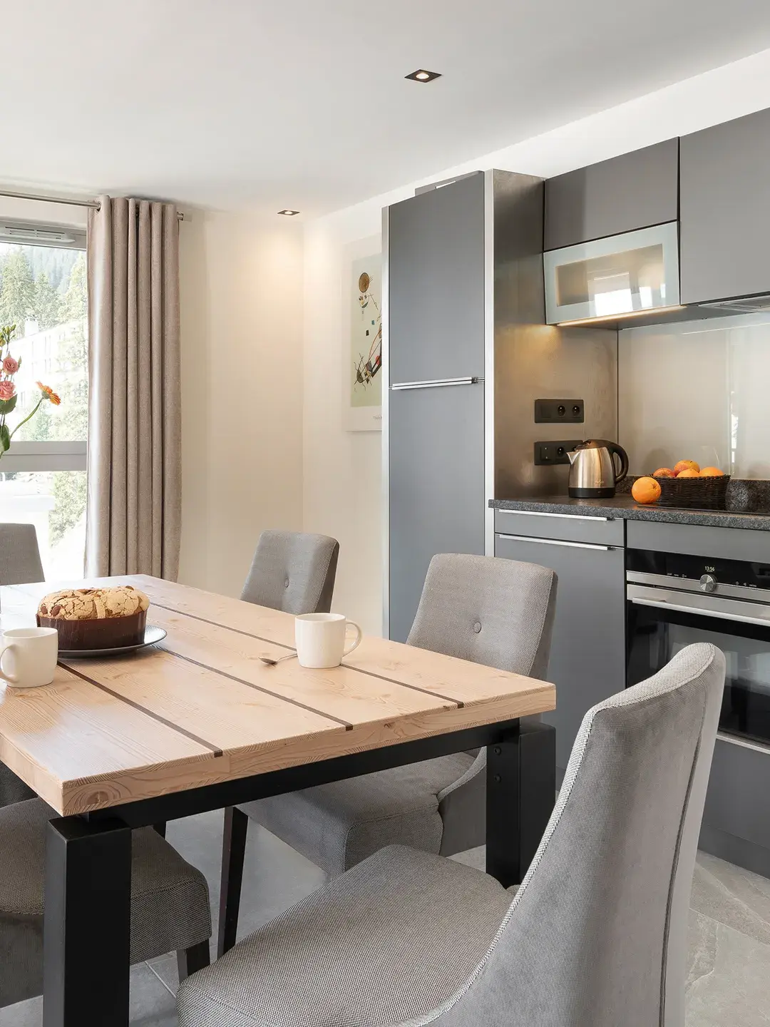 Cuisine et salle à manger d'un appartement de la résidence Alhéna à Flaine