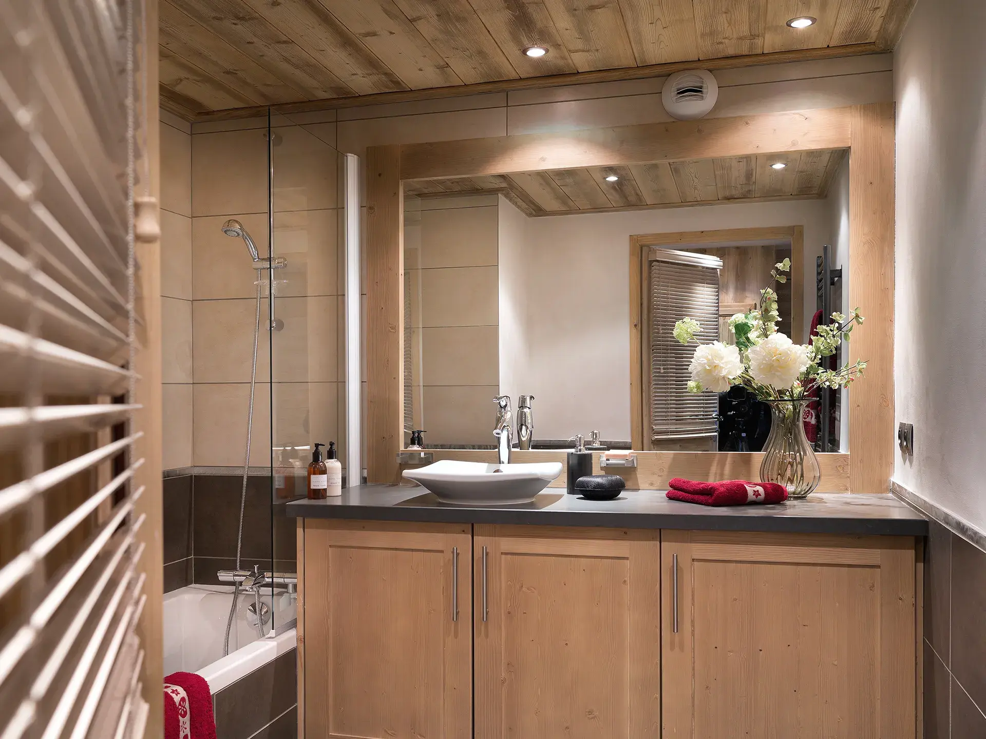 salle de bains dans un appartement des Chalets Myrna aux Saisies 