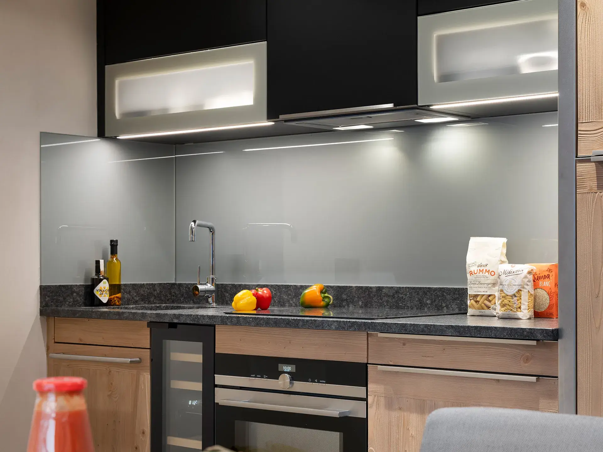 Vue rapprochée de la cuisine d'un appartement à Akoya - Valmorel