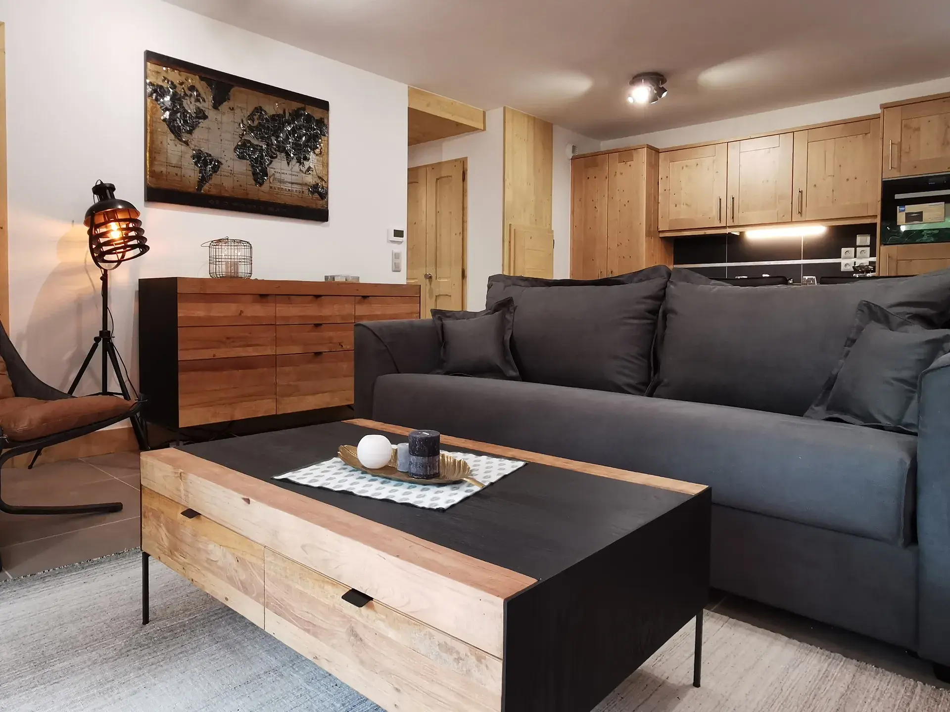 Chalets Bérénice à Samoëns, pièce de vie avec salon et cuisine