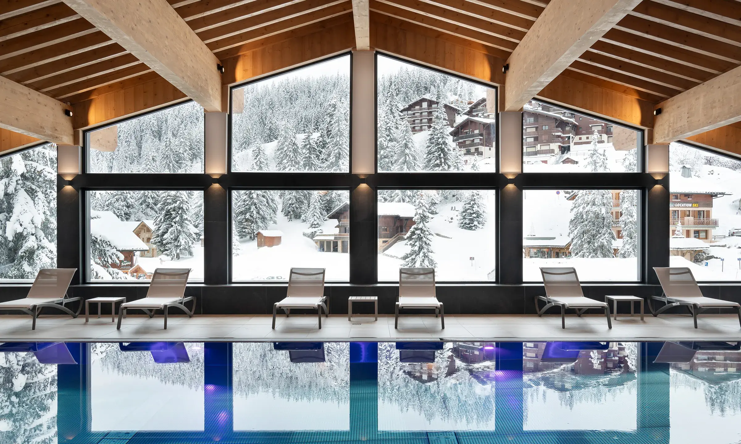 Piscine chauffée du Hameau de l'Ours à Manigod La Croix Fry