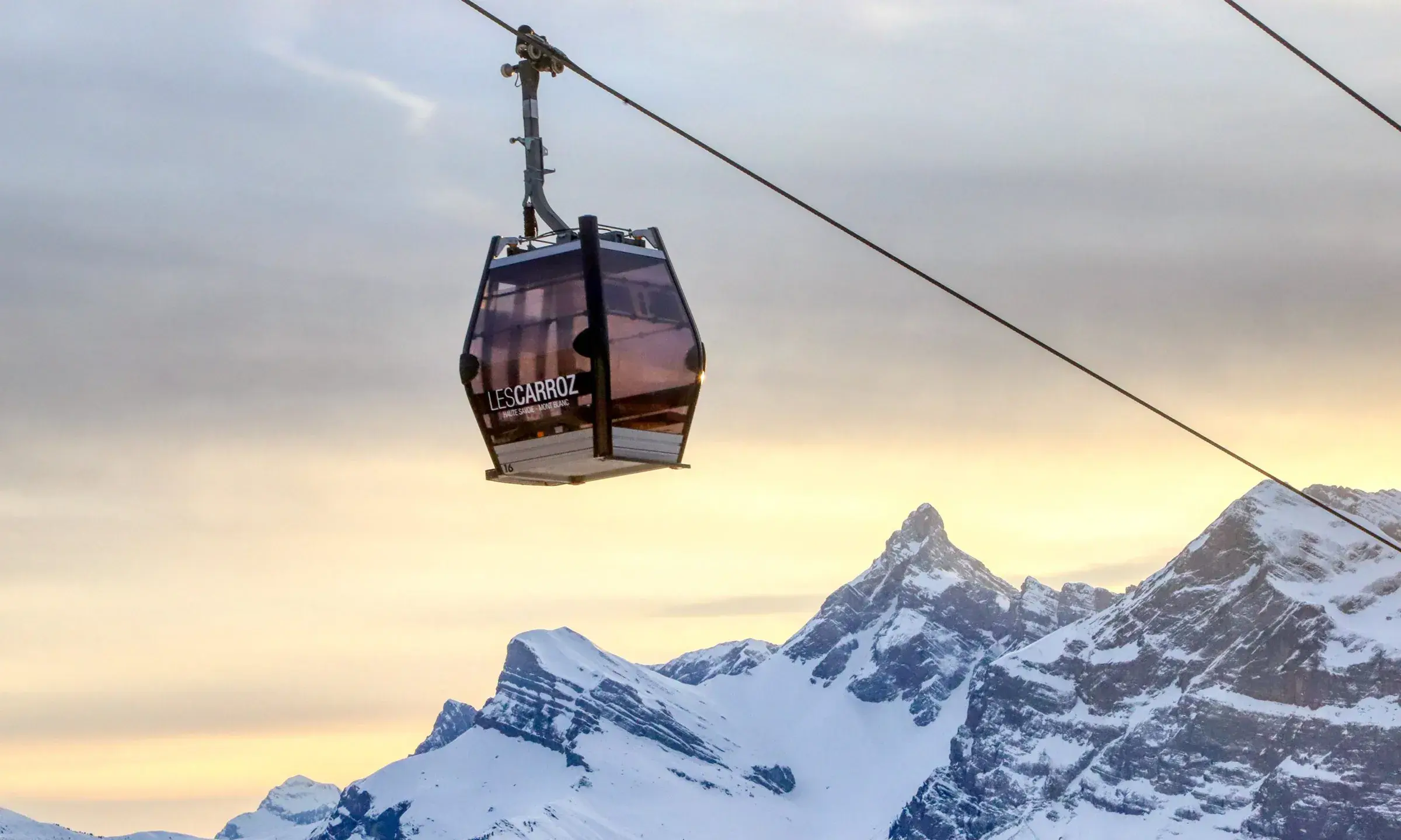 Les Carroz - Hiver - Télécabine