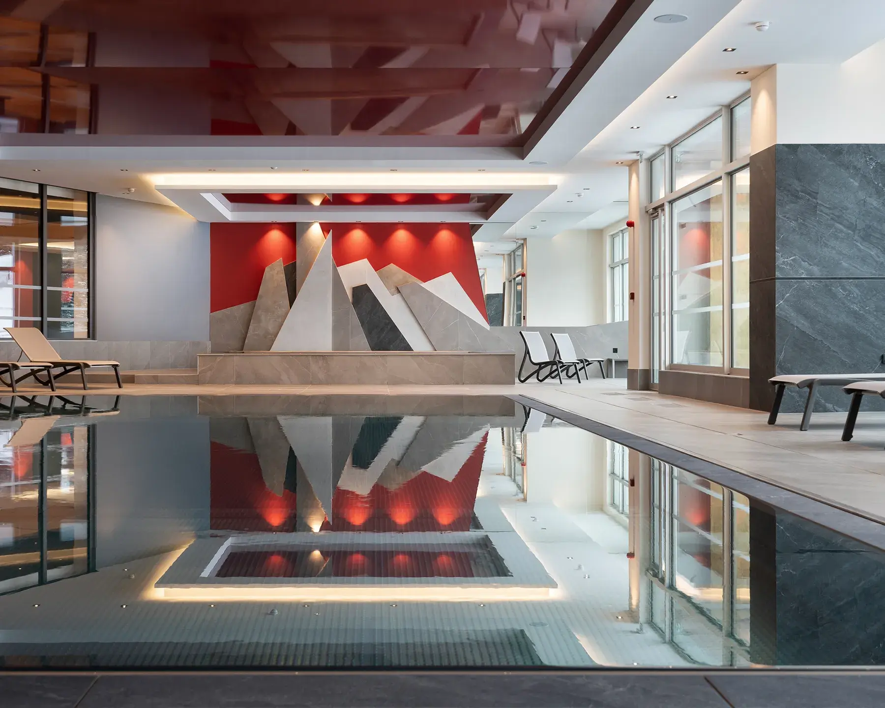 Piscine intérieure de l'espace bien-être de la résidence Alhéna à Flaine