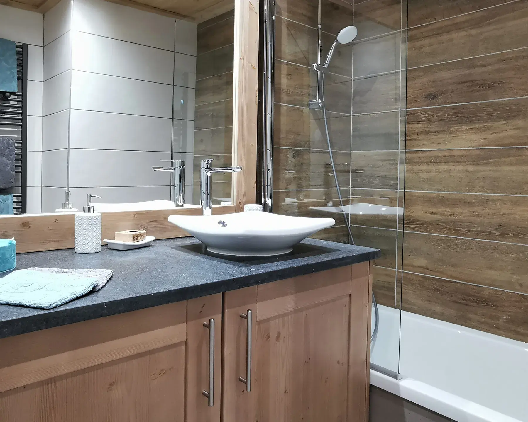 Salle de bain d'un appartement au sein de la résidence Chalet Apsara à Méribel