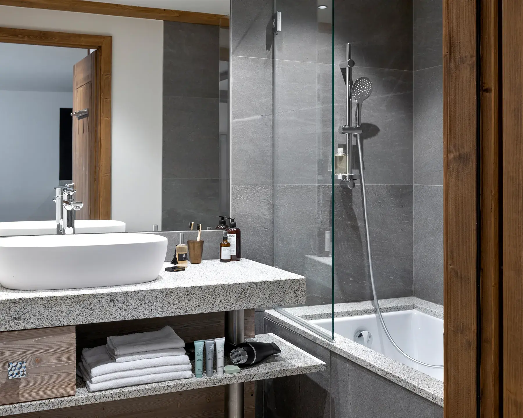 Salle de bain appartement à vendre aux Chalets Laska situés au Contamines Montjoie